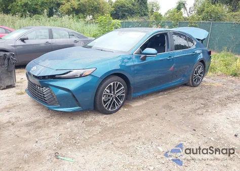 2025 Toyota Camry Xle z USA, uszkodzony, nr VIN 4T1DAACK9SU623187